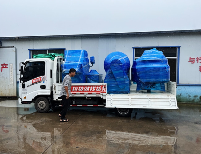河南牛肉加工廠定制夾層鍋，氣動鹽水注射機，真空滾揉機發(fā)貨